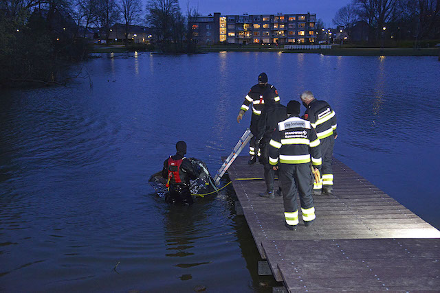 2021/59/20210408-20u51 GB 004 Ass politie Snelliuslaan.jpg